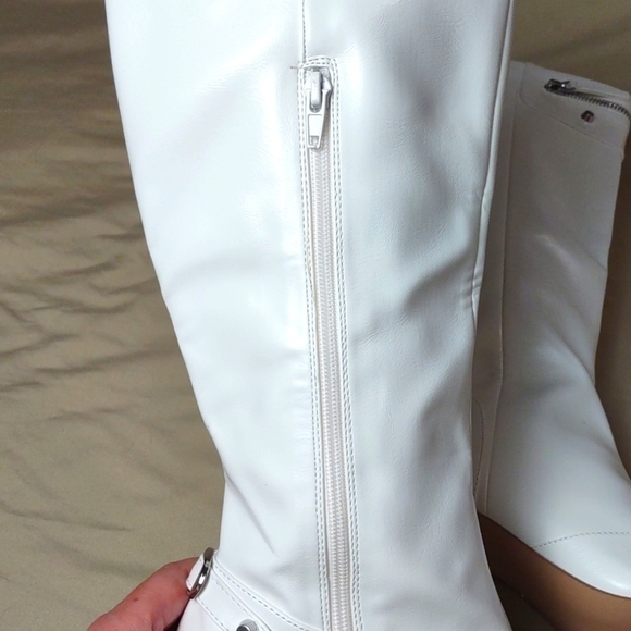 Shoe Dazzle White Boots Size: 7 NIB - Picture 7 of 8
